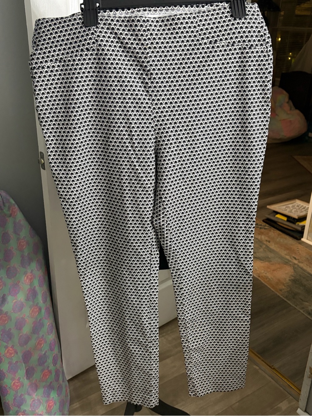 So Slimming by Chicos Black and White Patterned ladies Dress Pants size 1.5